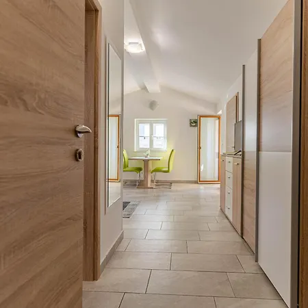 Lägenhet Apartmaji Ema