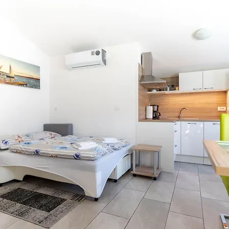 Apartmaji Ema Lägenhet