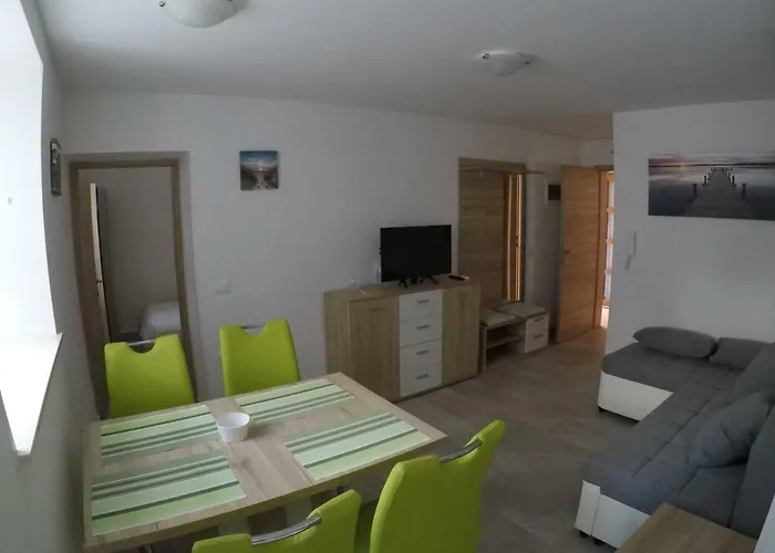 Apartmaji Ema Apartmán *